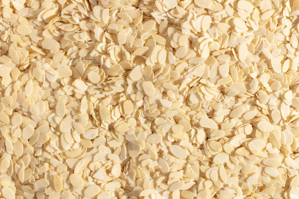 Complete guide to sliced almonds for industrial buyers: specifications, quality parameters, applications in bakery and confectionery, and sourcing advantages.
